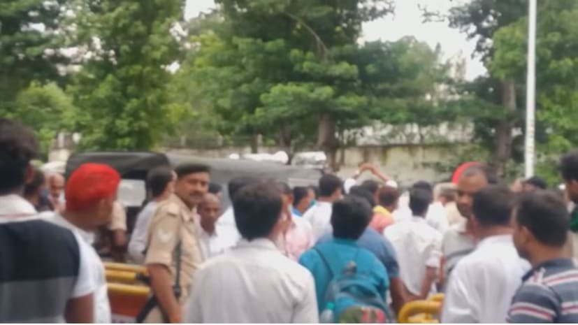 रामा सिंह की राजद में एंट्री की खबर से बवाल,राजद कार्यकर्ताओं ने राबड़ी आवास के बाहर जगदानंद सिंह को घेरा