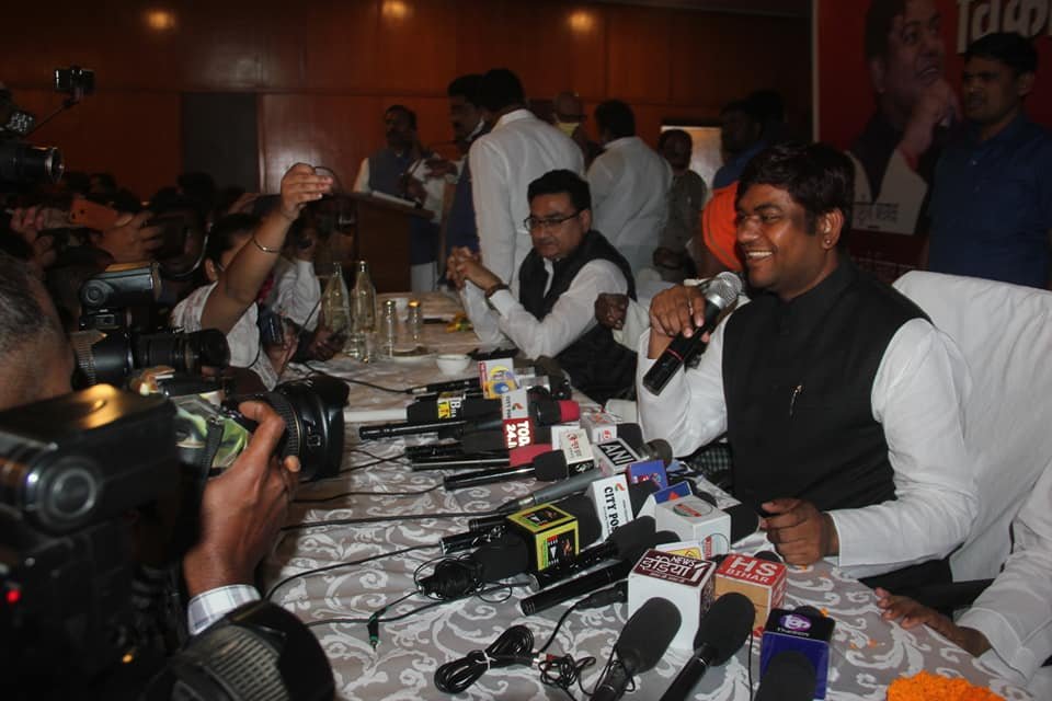 तेजस्वी पर मंत्री मुकेश सहनी ने ली चुटकी, कहा-अच्छी सोच वालों में खुशी, गलत वाले खजुआ रहे कपार