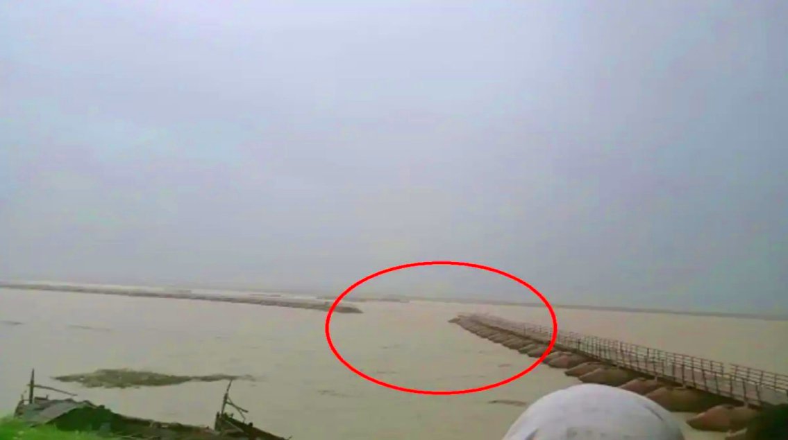 तेज आंधी-तूफान में दो हिस्सों में बंट गया पीपा पुल, पटना से कटा दियारा इलाके का संपर्क