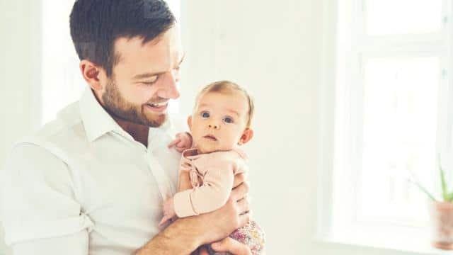 क्या है पिता बनने की सही उम्र, स्पर्म काउंट कम होने से क्या है इसका कनेक्शन…
